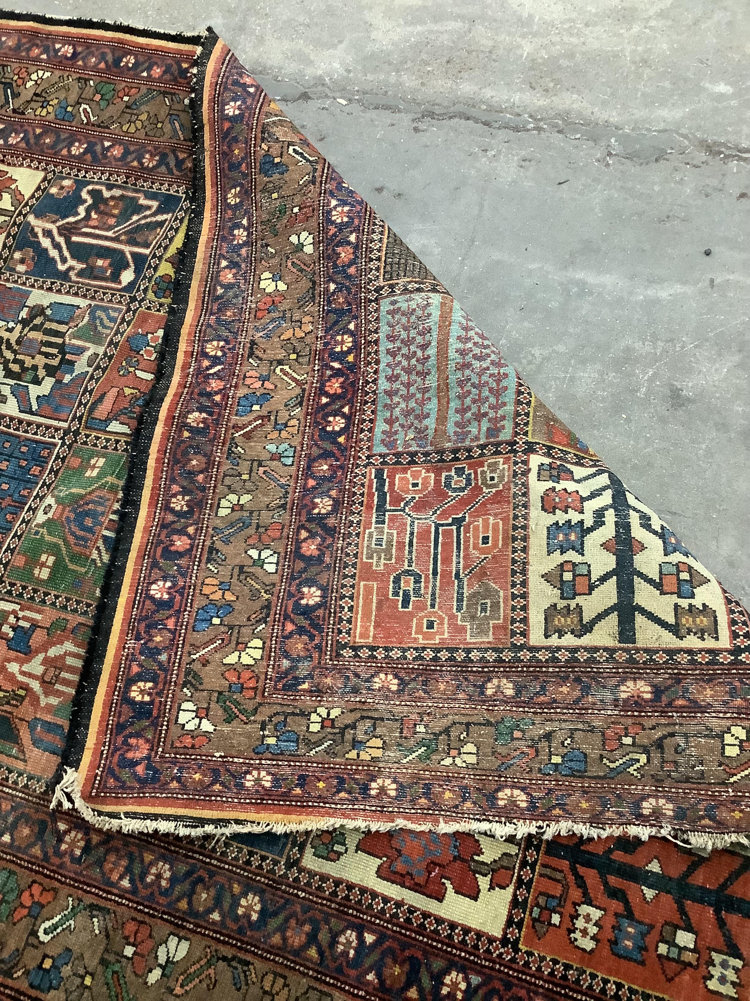 A Baktiari rug, 210 x 152cm